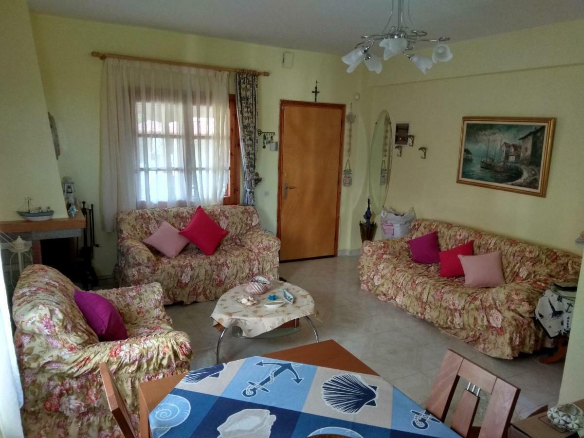 Vila Family Seaside House In Mouries Paralia Dionysiou Exteriér fotografie